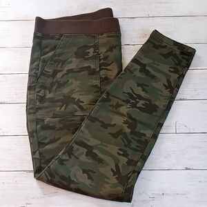 Women’s Juniors Camo Mid Rise Jeggings